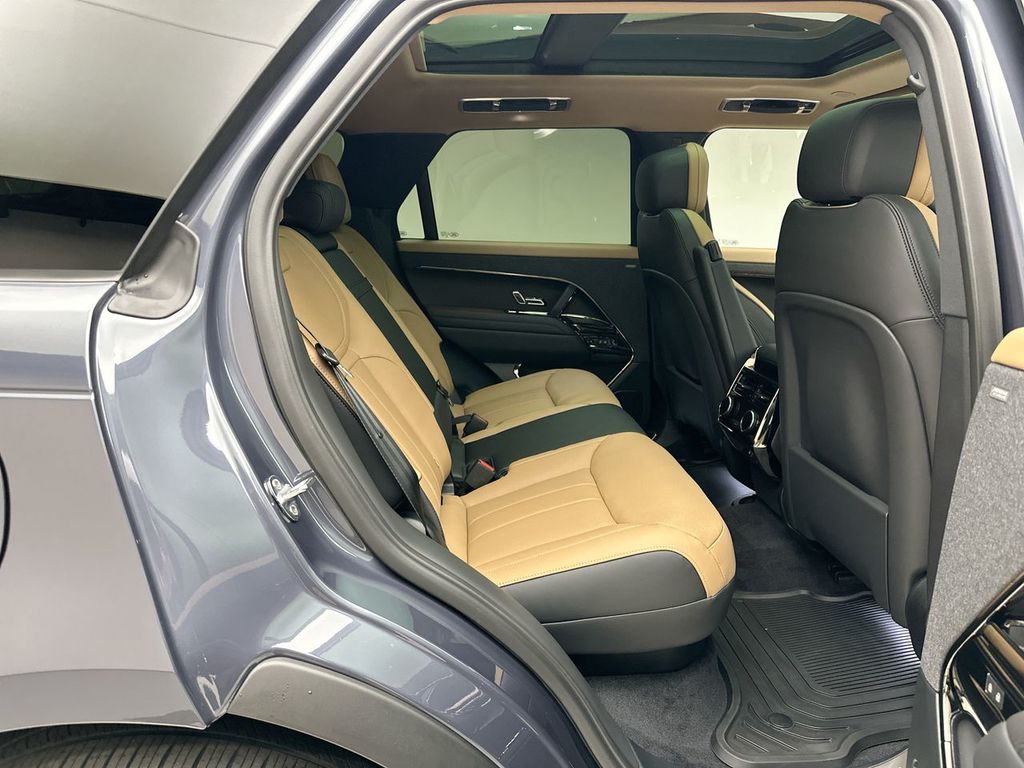 Thumbnail: 2026 Land Rover Range Rover Sport - 7