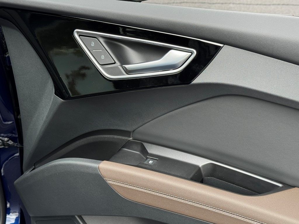 2025 Audi Q4 e-tron  9