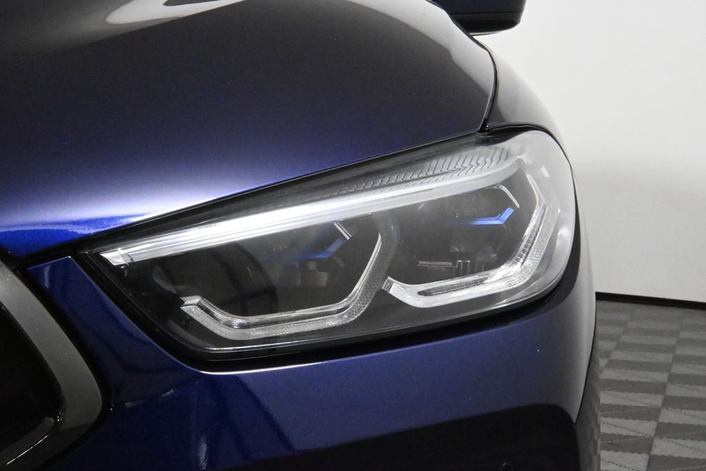 Thumbnail: 2022 BMW 8 Series - 11