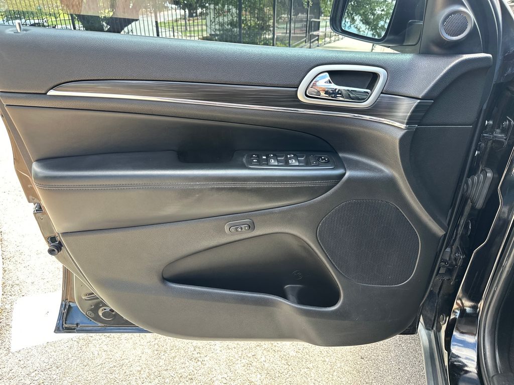 Used Car 2020 Jeep Grand Cherokee  Limited For Sale Under $25,000 In Austin, Texas