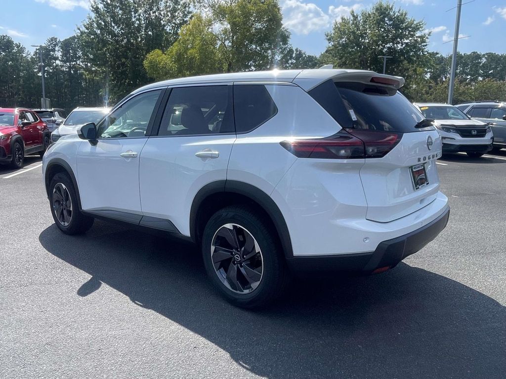 Used 2025 White Nissan SV image 4