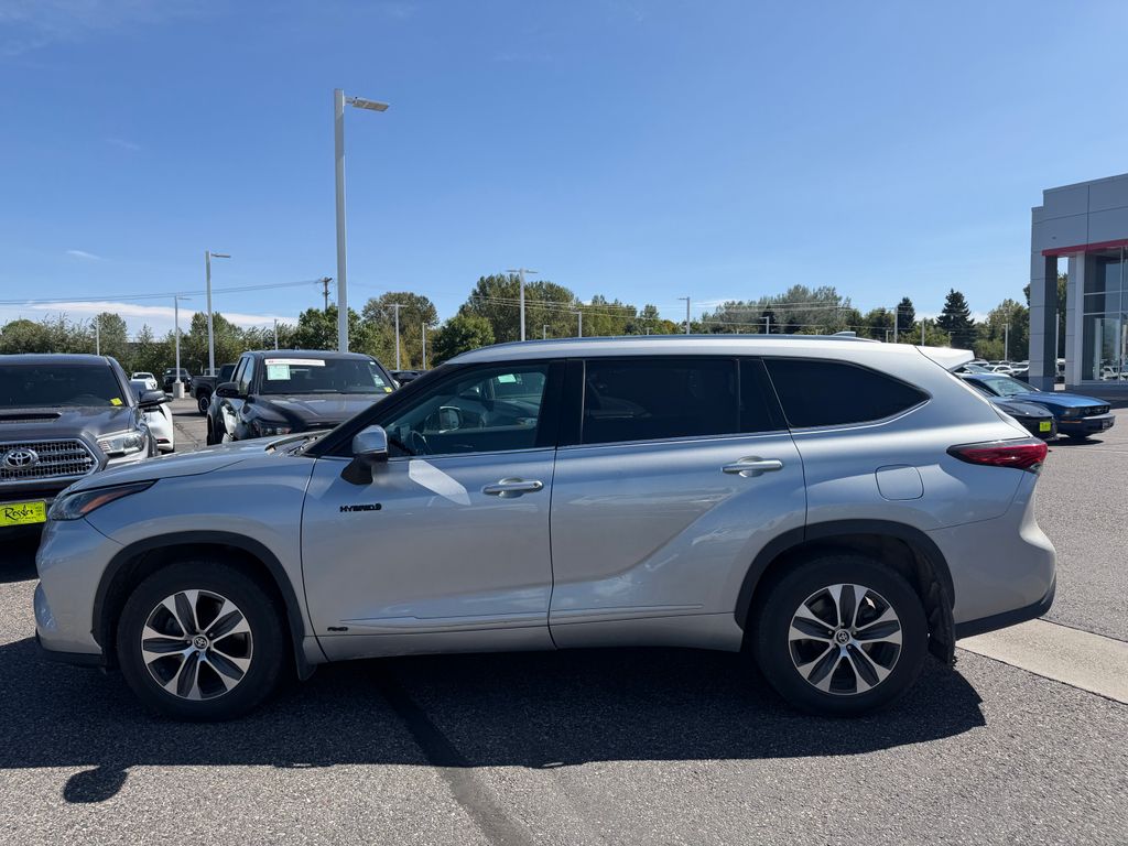 Used 2021 Toyota Highlander Hybrid SUV