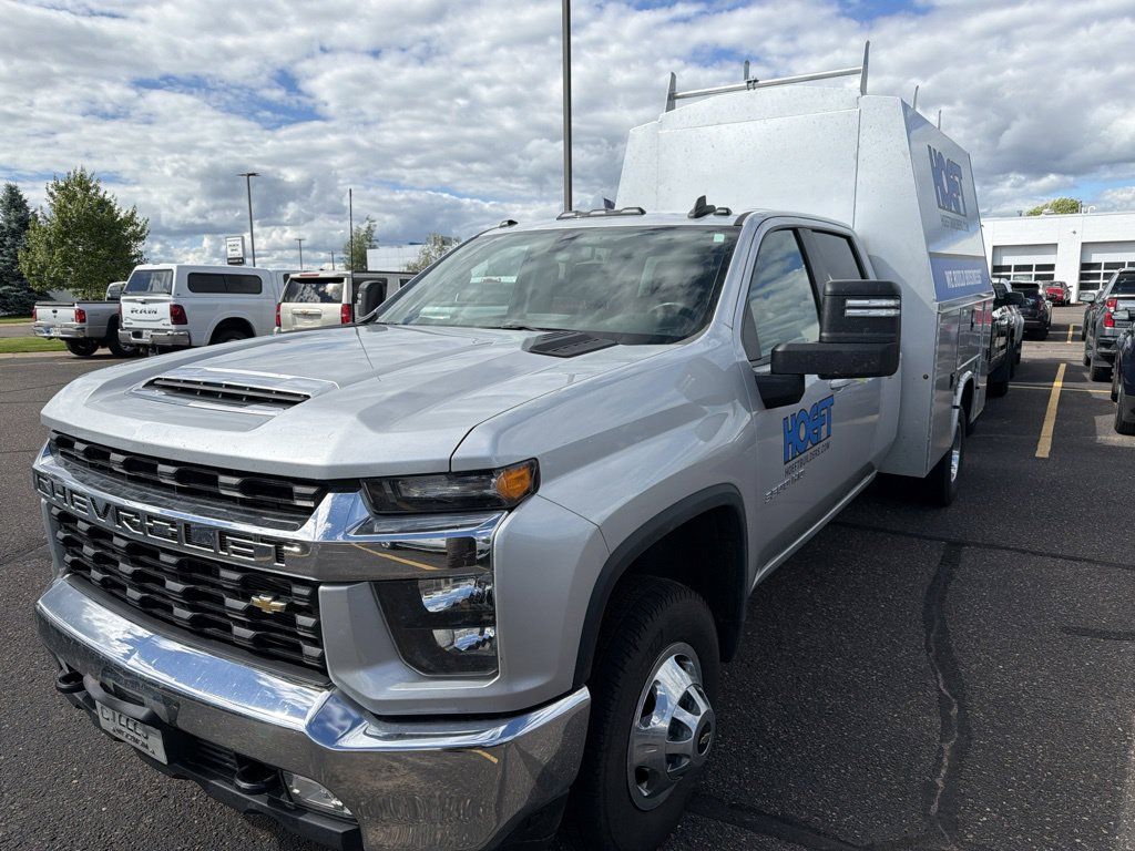 Silver Ice Metallic 2022 Chevrolet Silverado 3500HD Pickup Truck Four-Wheel Drive 6-Speed Automatic