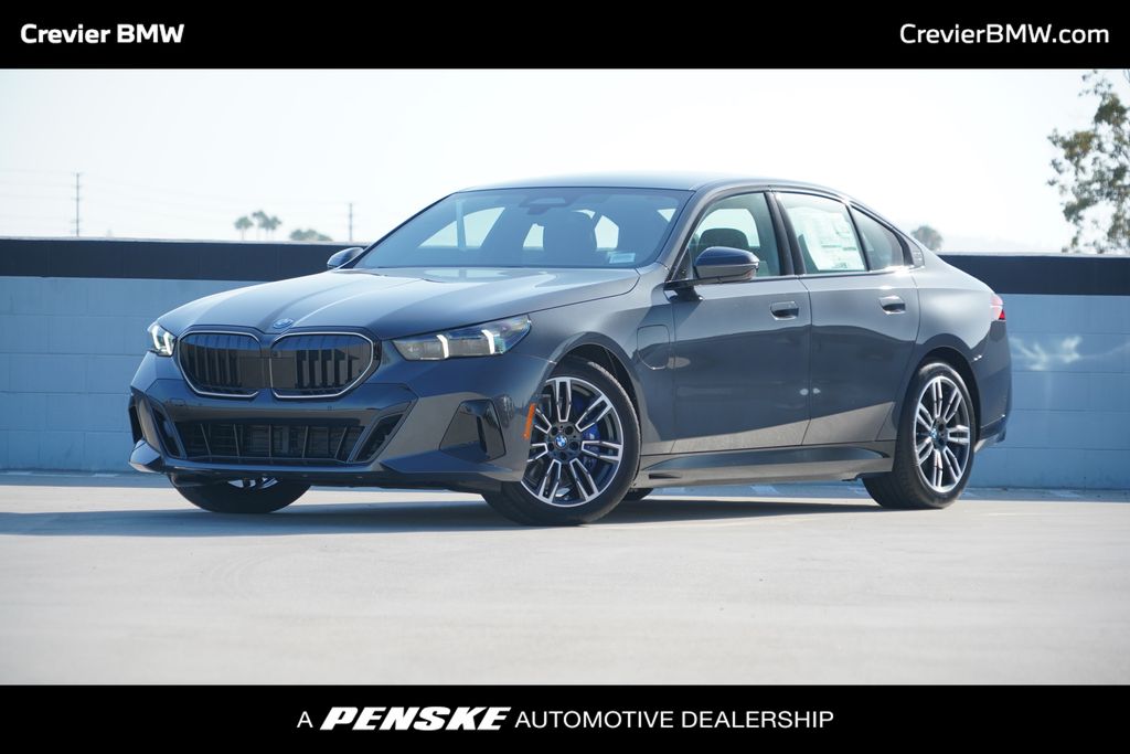 Thumbnail: 2027 BMW 5 Series - 1