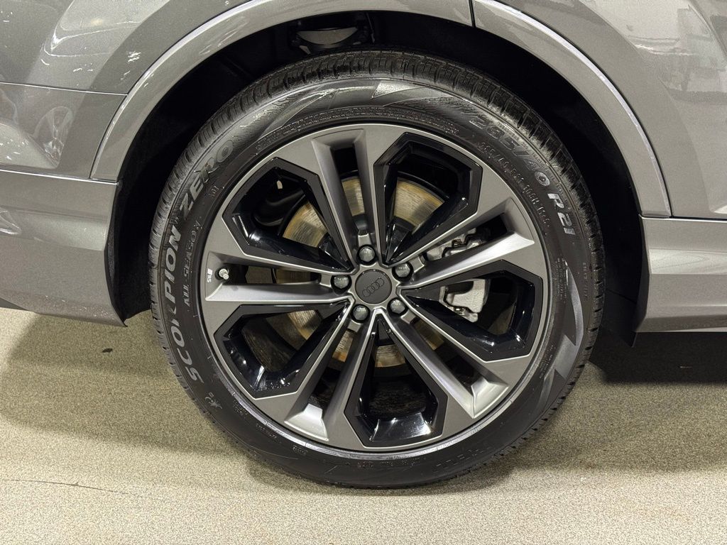 Thumbnail: 2026 Audi Q7 - 8