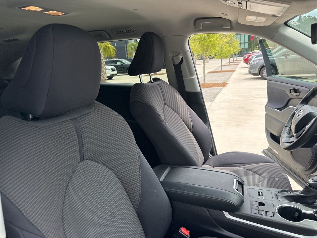 2023 Celestial Silver Metallic Toyota Highlander LE FWD SUV