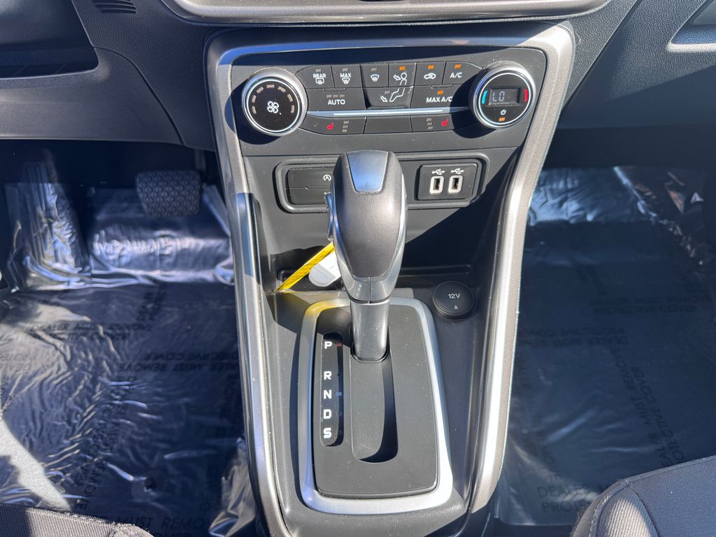Certified Used 2018 White Platinum Clearcoat Metallic Ford SE image 19