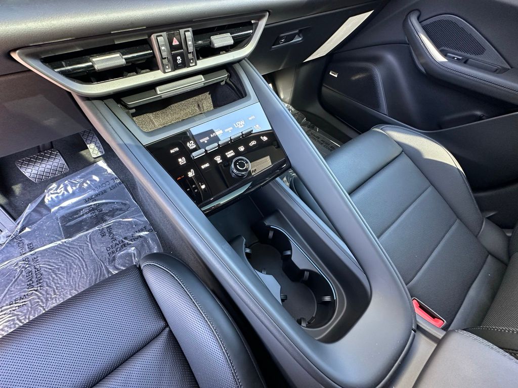 Thumbnail: 2024 Porsche Macan - 27