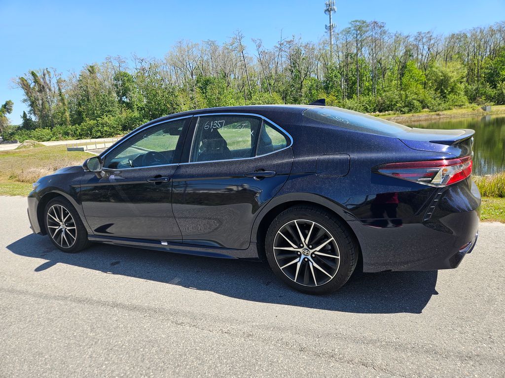 2022 Toyota Camry SE 3