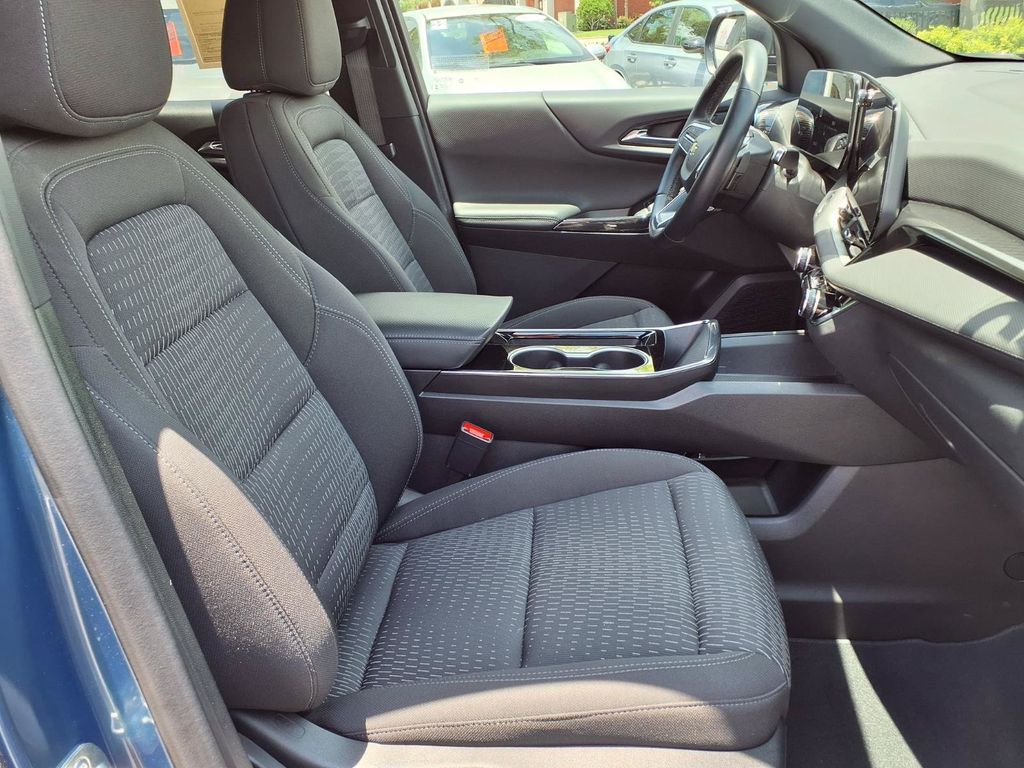 Used 2025 Chevrolet Equinox SUV