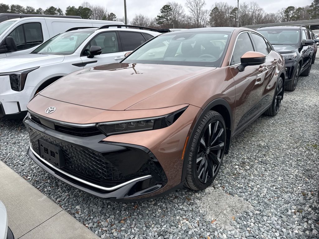 2025 Toyota Crown Platinum's photo