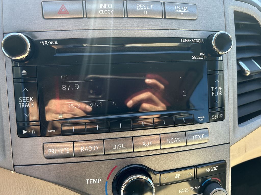 Thumbnail: 2010 Toyota Venza - 16