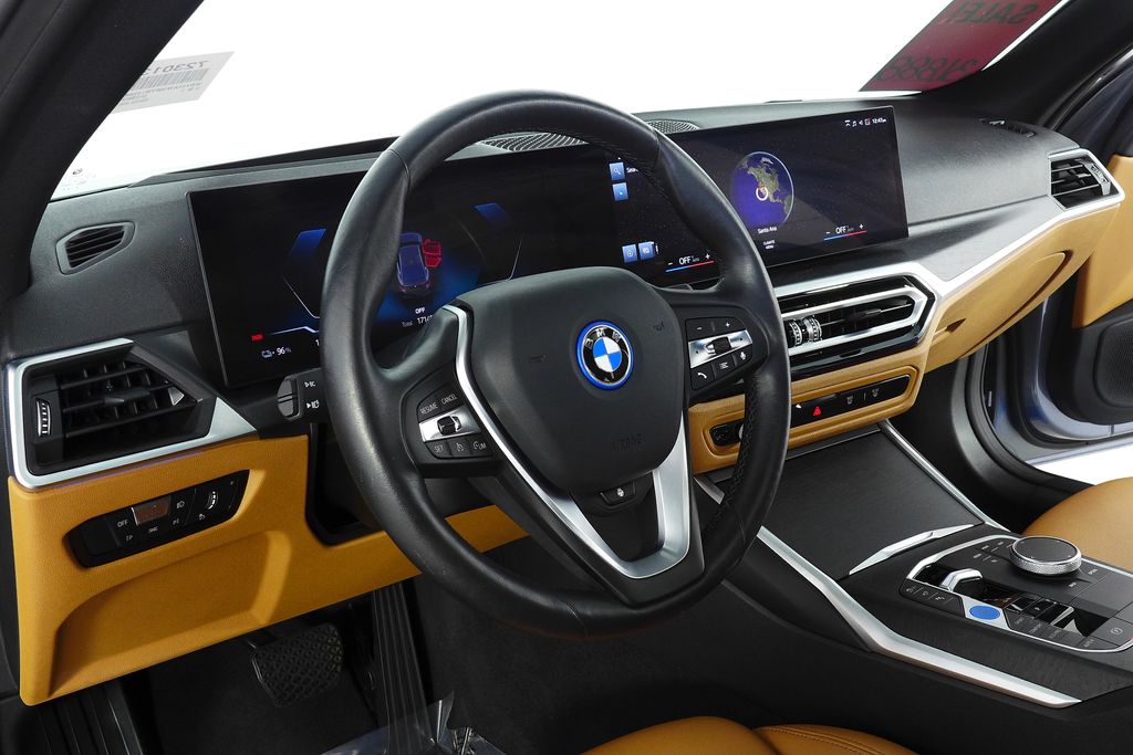 Thumbnail: 2023 BMW i4 - 31