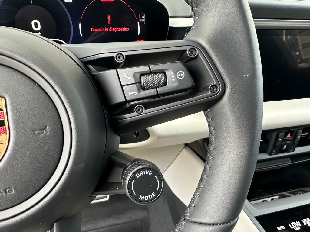 Thumbnail: 2026 Porsche Macan - 17