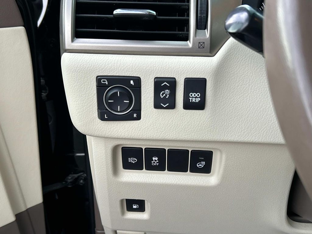 Thumbnail: 2014 Lexus GX - 14