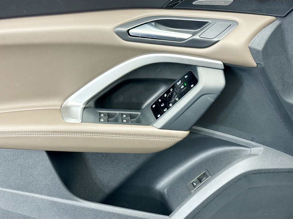 Thumbnail: 2025 Audi Q5 - 22