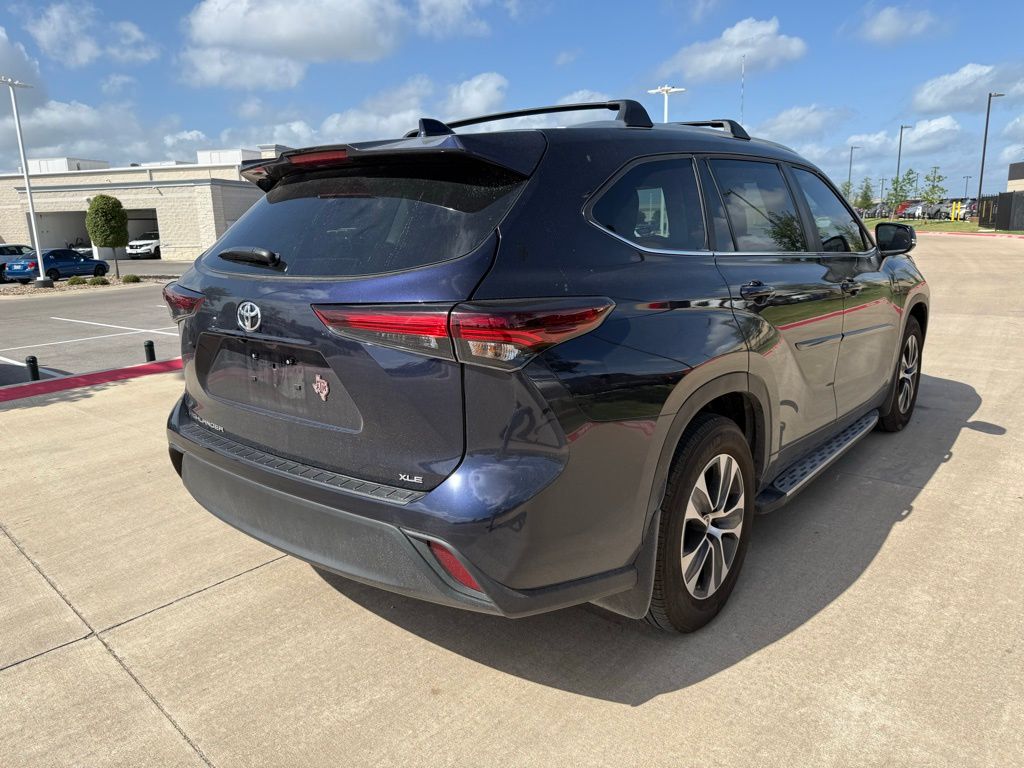 Thumbnail: 2024 Toyota Highlander - 3