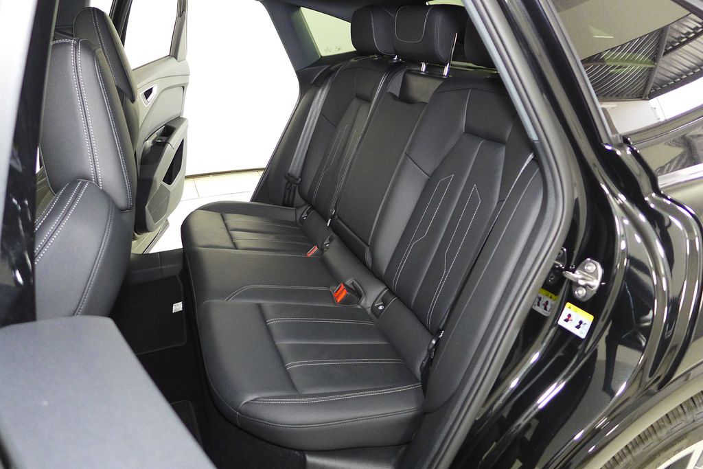 Thumbnail: 2023 Audi Q4 e-tron - 21