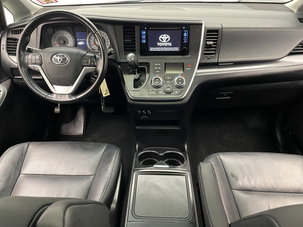 Thumbnail: 2017 Toyota Sienna - 19