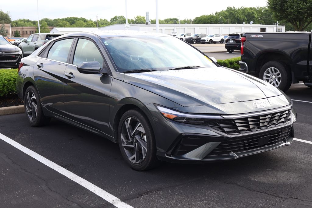 2025 Hyundai Elantra SEL 3