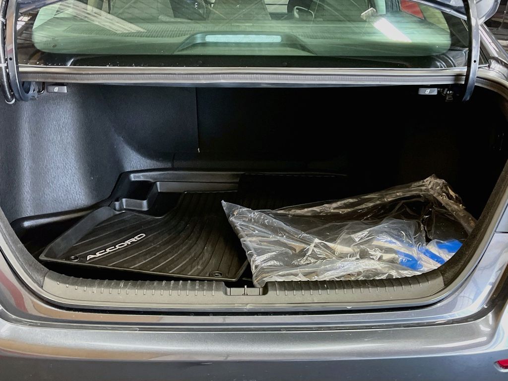 Used 2025 Charcoal Honda SE image 25