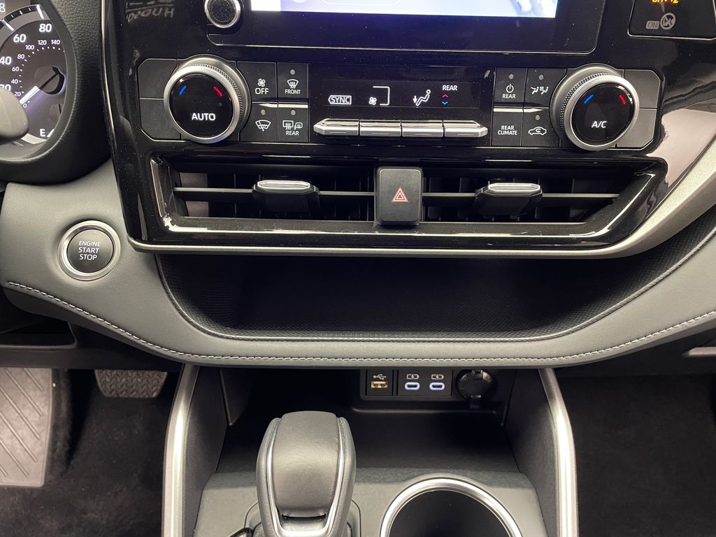 Thumbnail: 2025 Toyota Highlander - 27