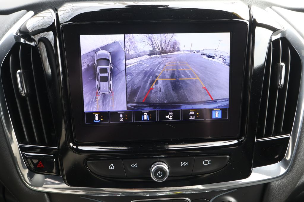 Thumbnail: 2023 Chevrolet Traverse - 18