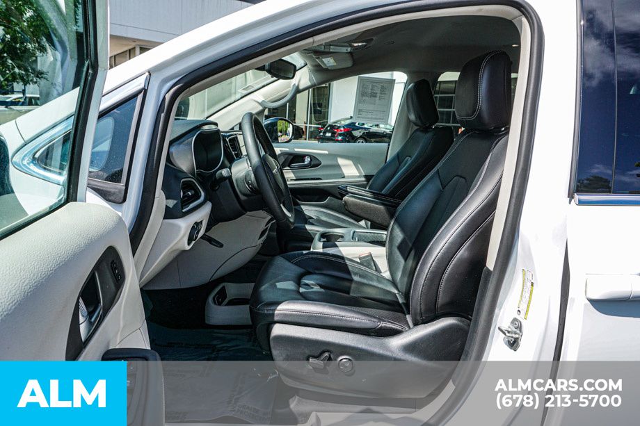 2024 Chrysler Pacifica Touring L photo 15