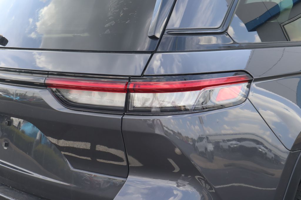 Thumbnail: 2023 Jeep Grand Cherokee - 10