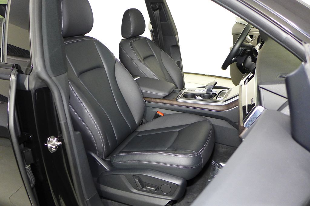 Thumbnail: 2020 Audi Q8 - 19