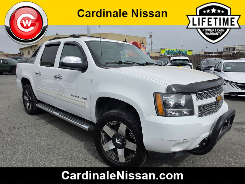 Summit White 2012 Chevrolet Avalanche Pickup Truck Four-Wheel Drive 6-Speed Automatic
