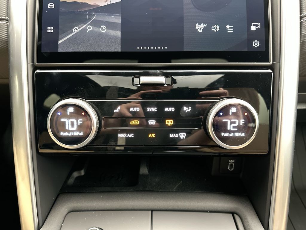 Thumbnail: 2026 Land Rover Discovery - 21