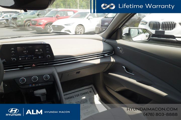 New 2026 White Hyundai SE image 20
