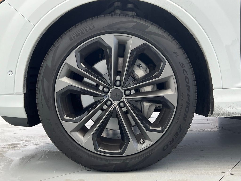 Thumbnail: 2026 Audi Q7 - 24