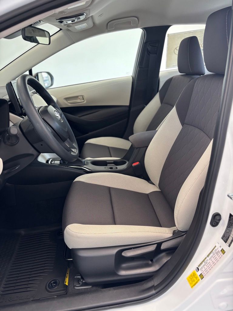 2026 Toyota Corolla LE - Photo 9