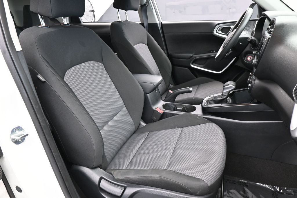 Used 2024 Snow White Pearl Kia LX image 41