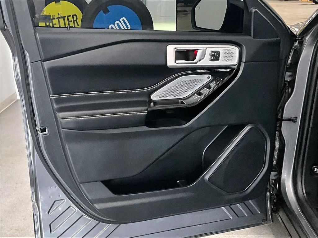 2021 Ford Explorer — photo 9