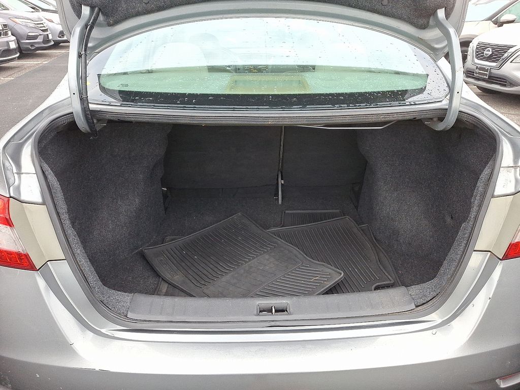 Thumbnail: 2013 Nissan Sentra - 28