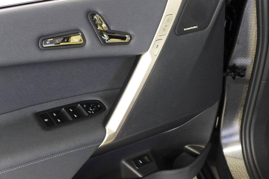 Thumbnail: 2023 BMW iX - 11