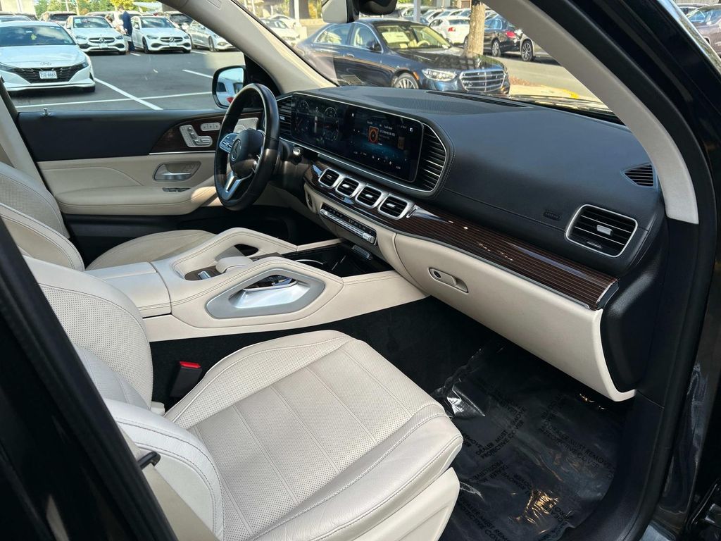 Thumbnail: 2022 Mercedes-Benz GLS - 21