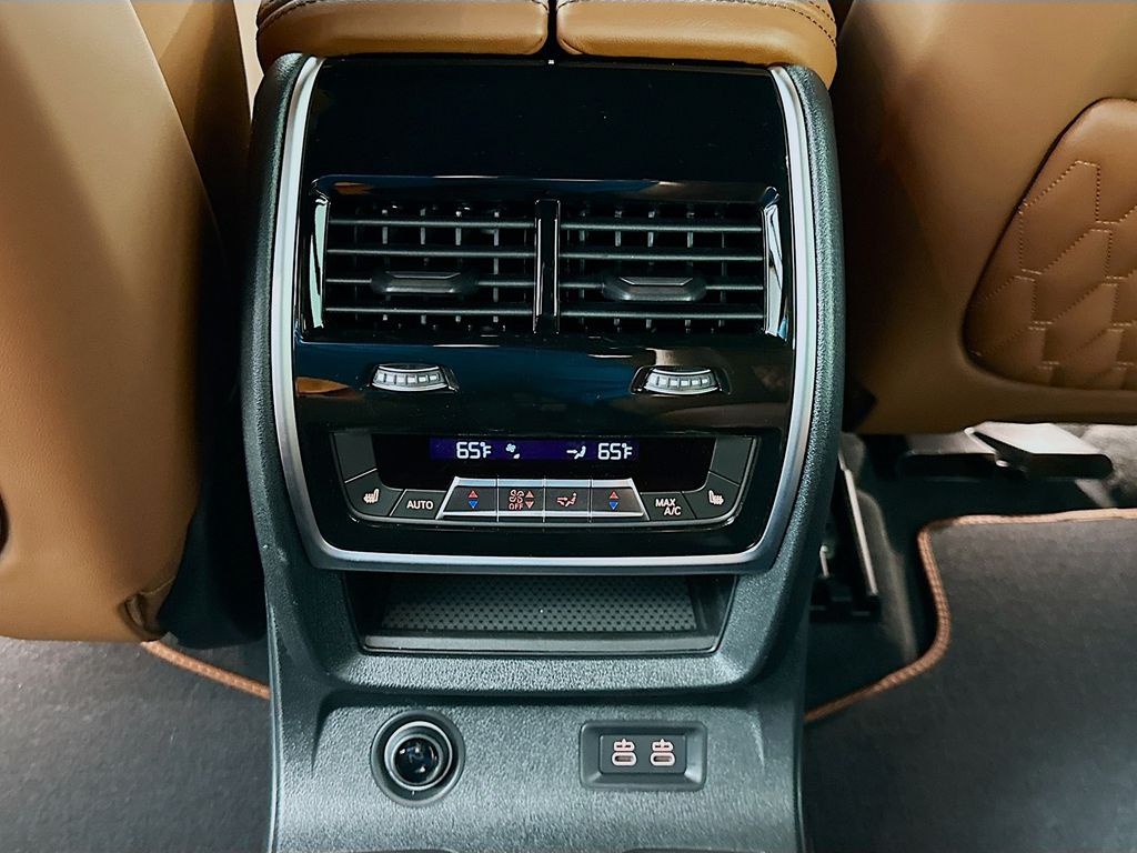 Thumbnail: 2026 BMW X7 - 18