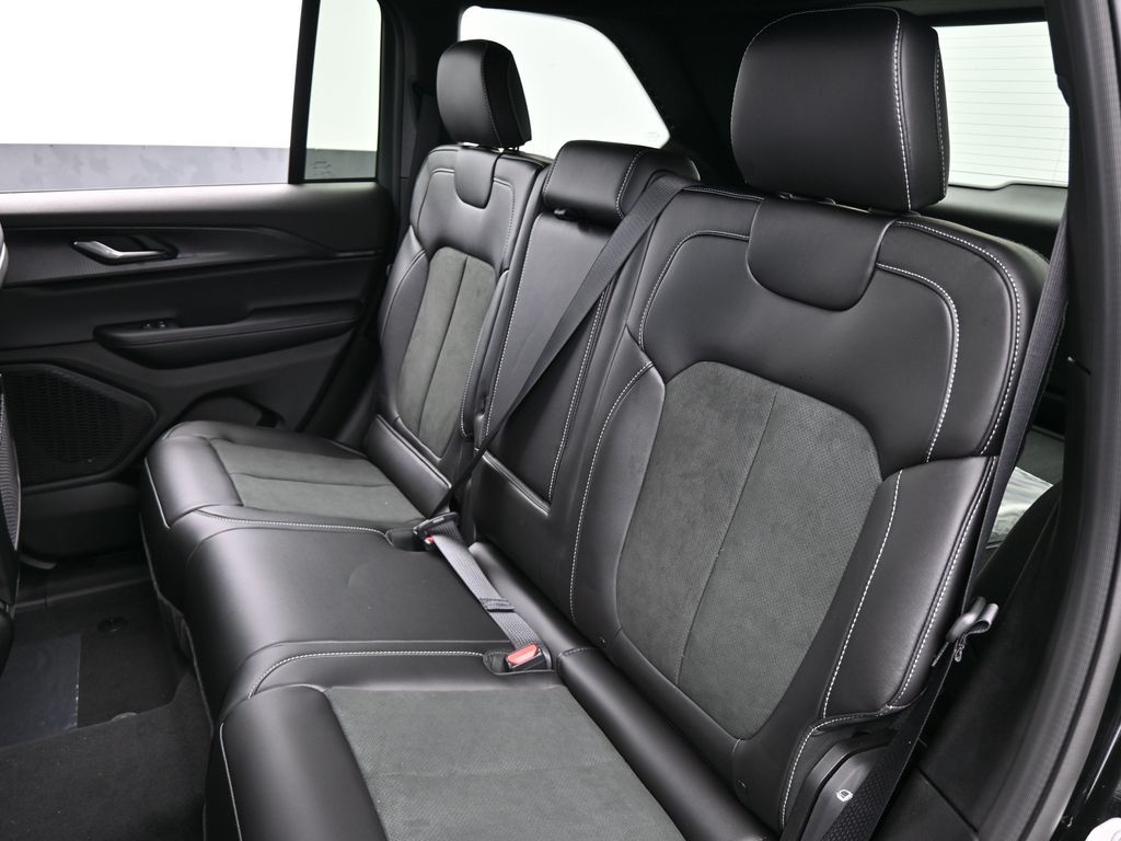 New 2025 Diamond Black Crystal Pearlcoat Jeep Altitude image 28