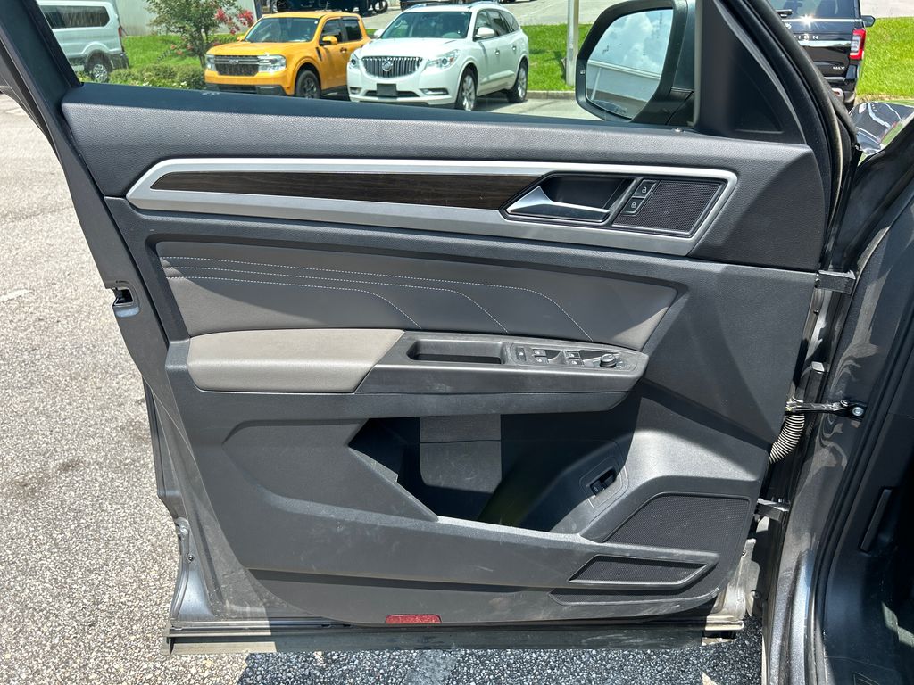 2022 Volkswagen Atlas 3.6L V6 SE w/Technology FWD SUV