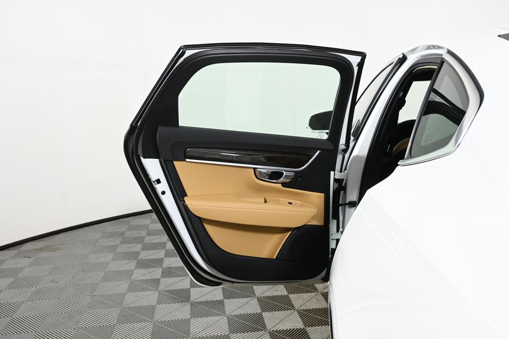 Thumbnail: 2017 Volvo S90 - 31