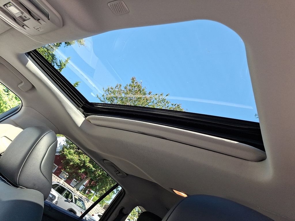 Thumbnail: 2021 Toyota Highlander - 14