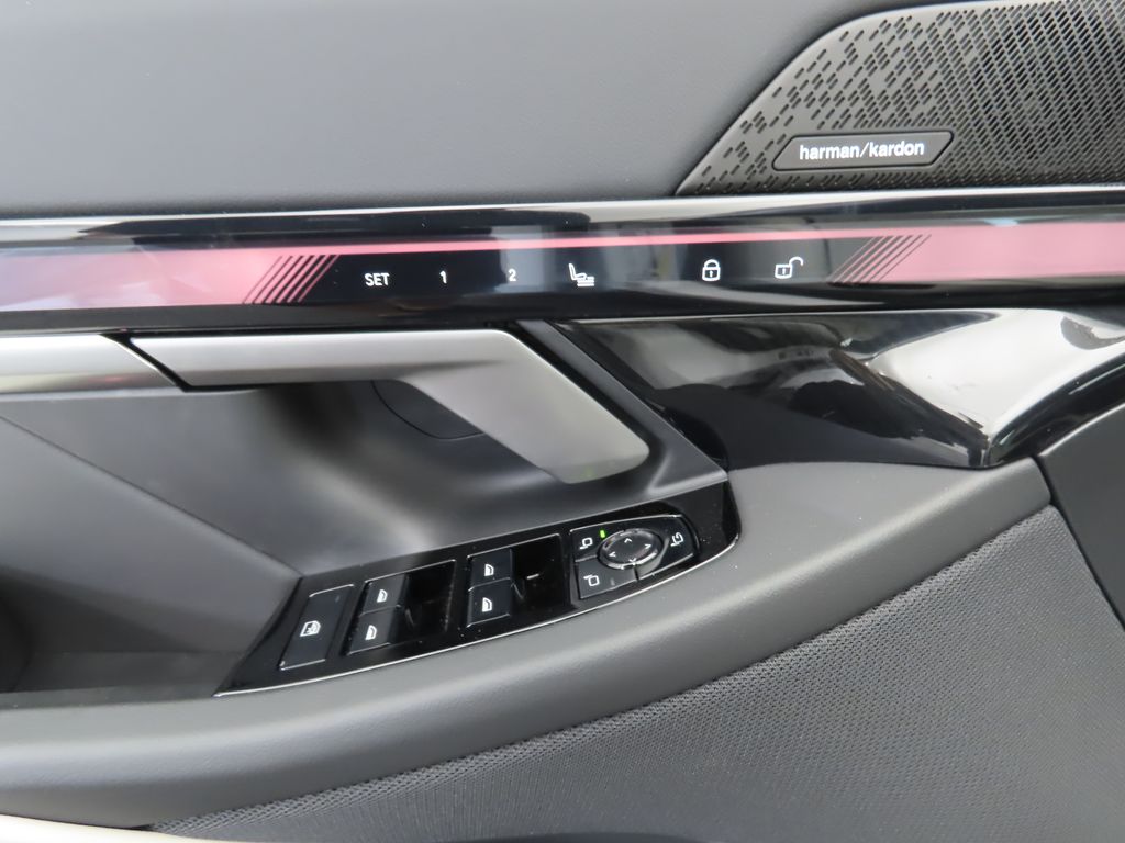 Thumbnail: 2026 BMW i5 - 24
