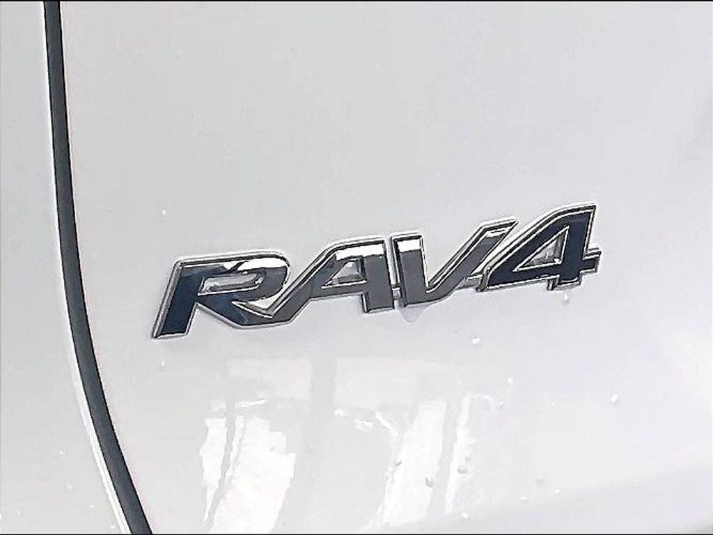 2024 Toyota RAV4 — photo 28