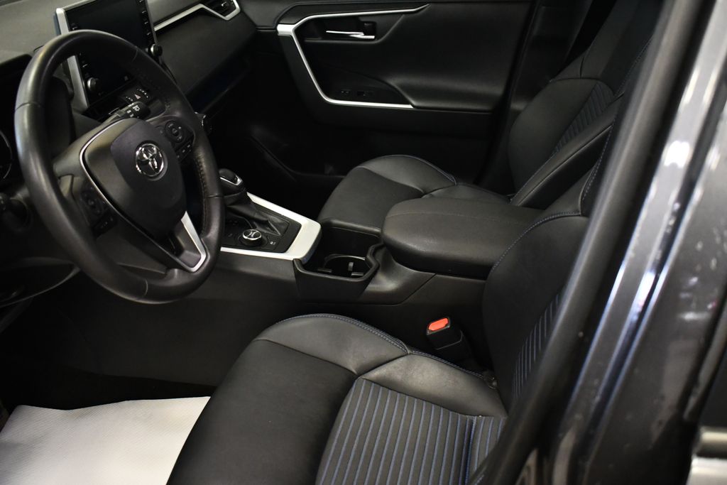 Thumbnail: 2022 Toyota RAV4 - 6