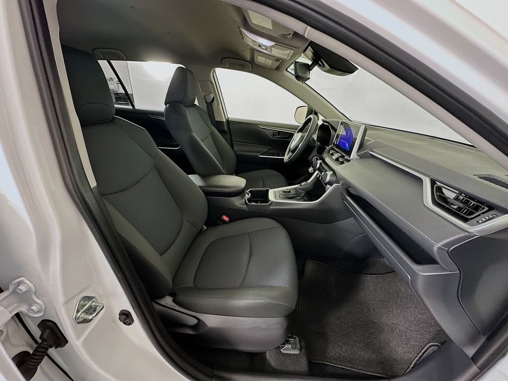 Thumbnail: 2025 Toyota RAV4 - 28