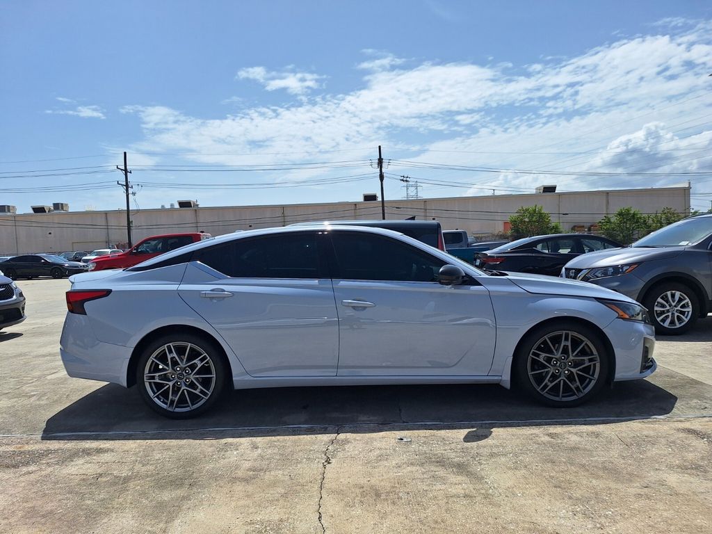 Used 2024 Gray Nissan 2.0 SR image 4